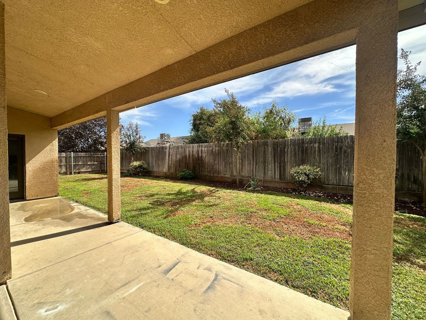 Farmersville House: 421 W. Trinta St