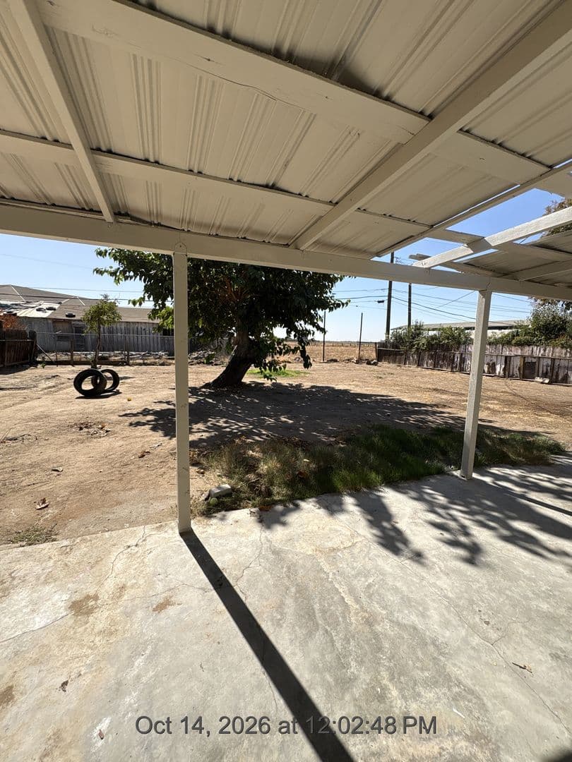 Dinuba House: 240 W Whittaker Way