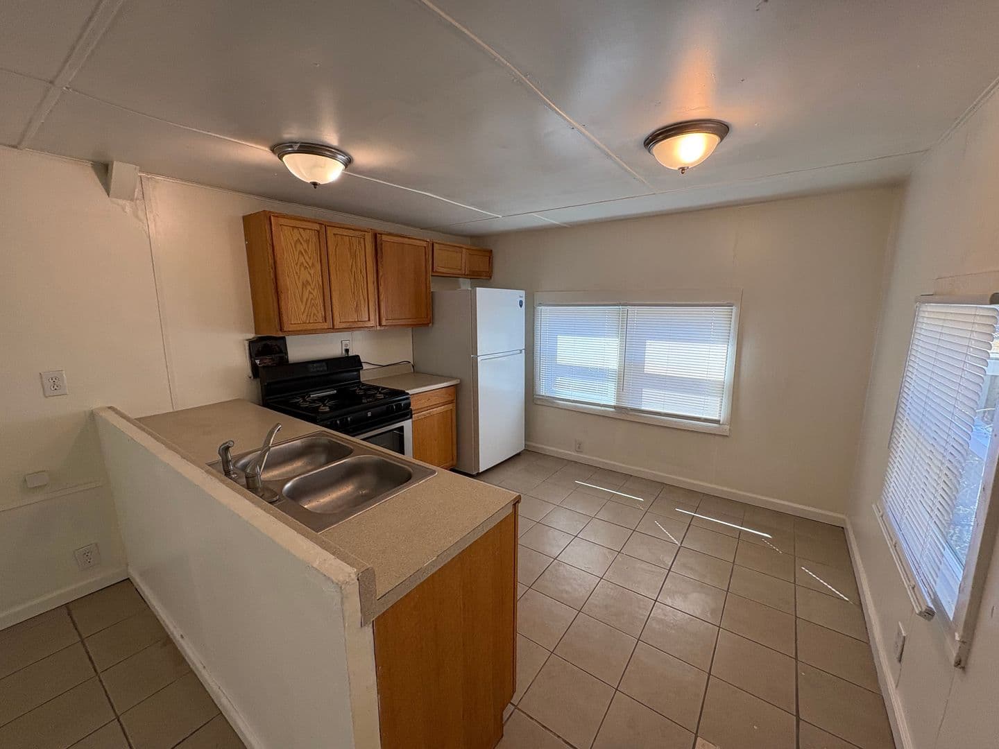 Dinuba Apartment: 581 East Yale Ave