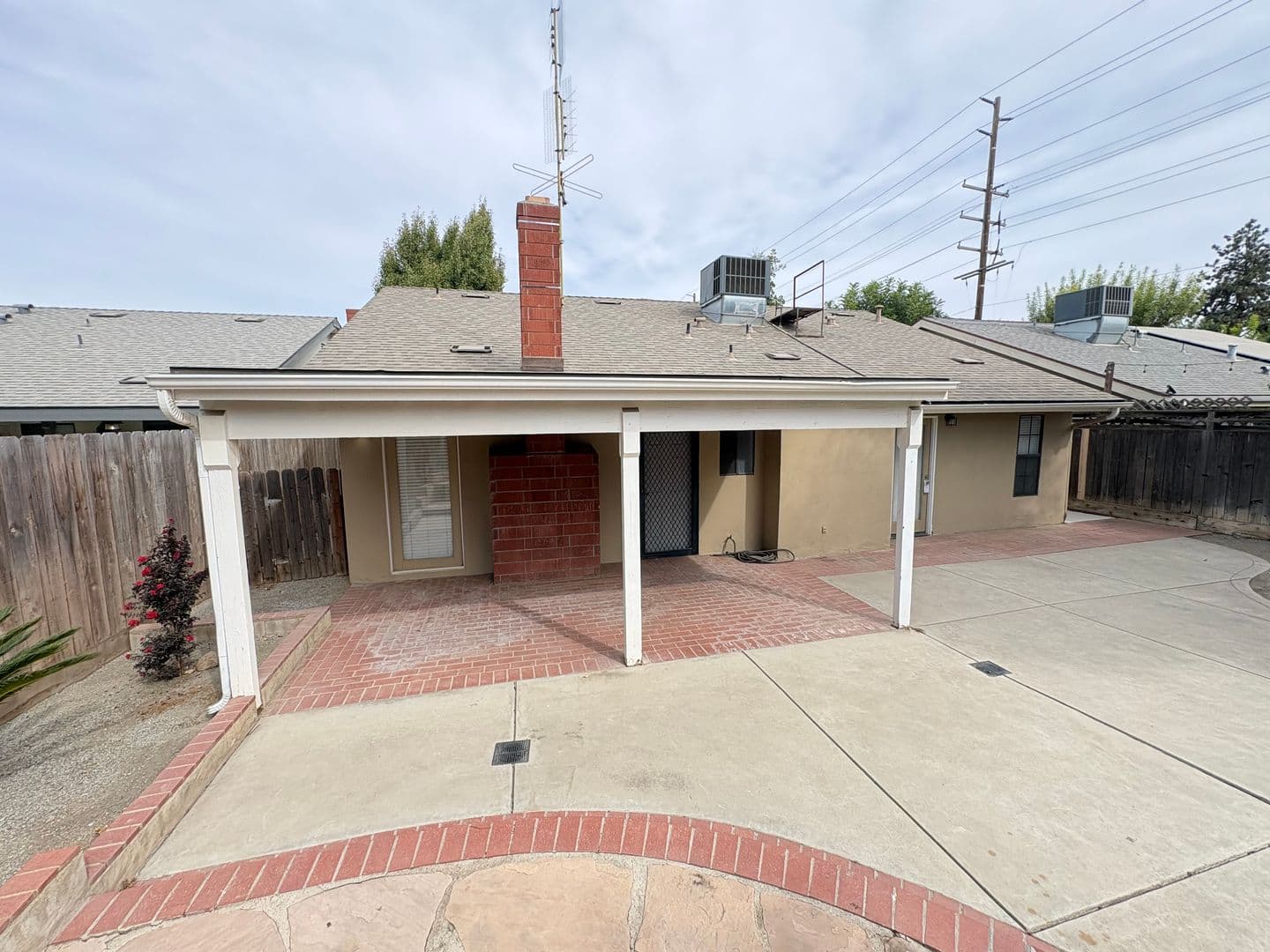 Visalia House: 1931 South Stevenson Ct