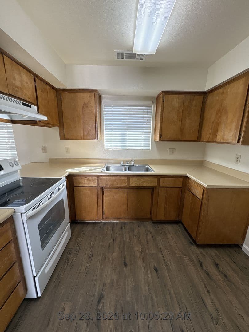 Tulare Apartment: 103-115 West Sonora Avenue