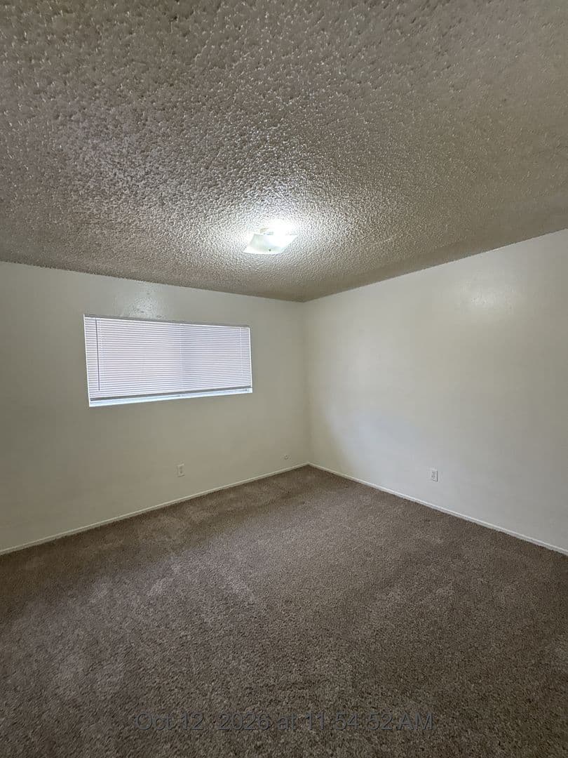 Visalia Apartment: 615 S Demaree St