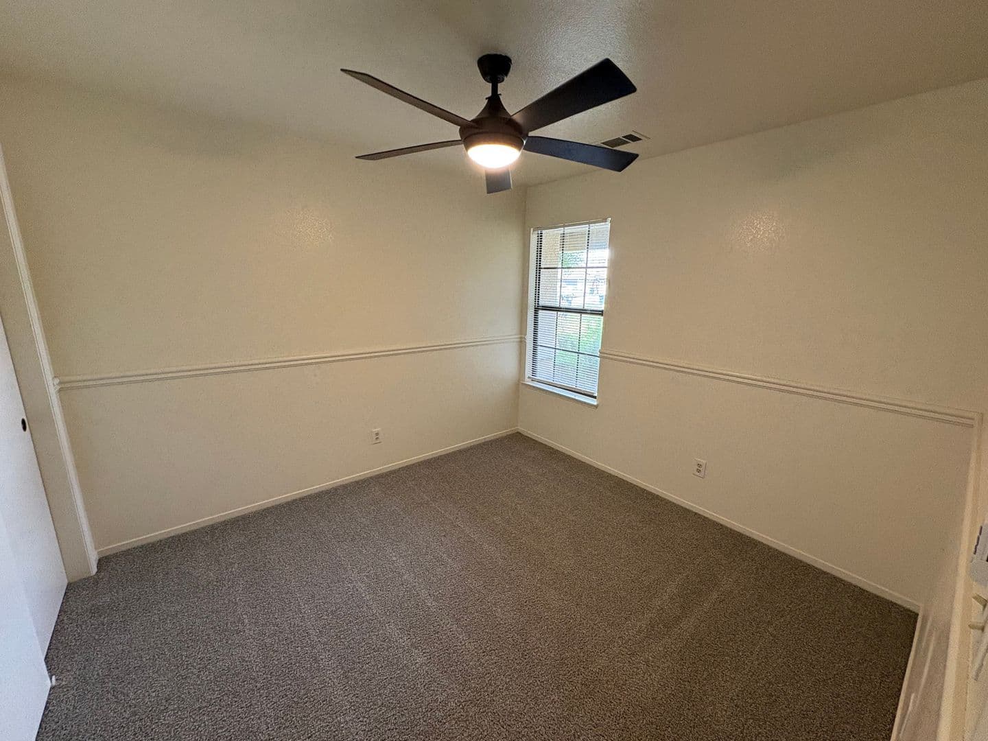 Visalia House: 1931 South Stevenson Ct