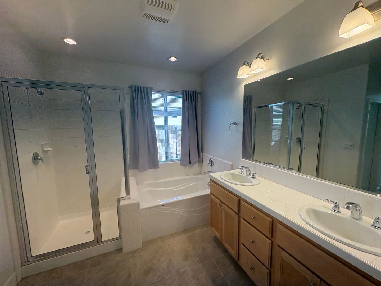 Visalia House: 3215 S Meadowbrook St