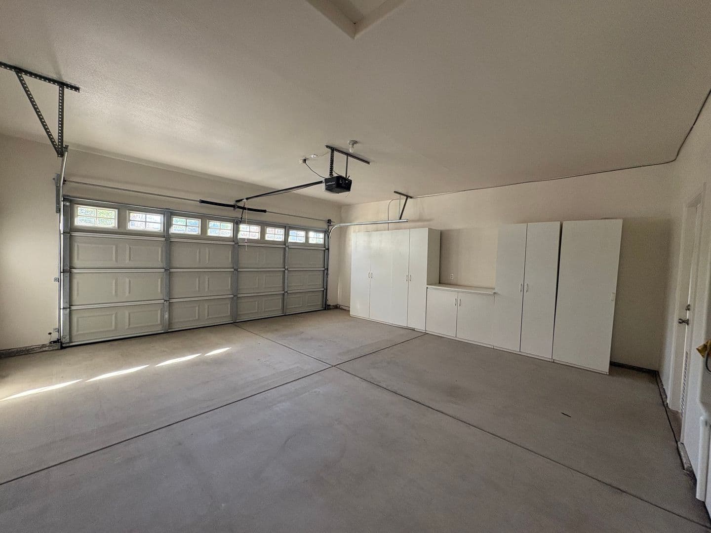 Exeter House: 1155 Meadow Ave