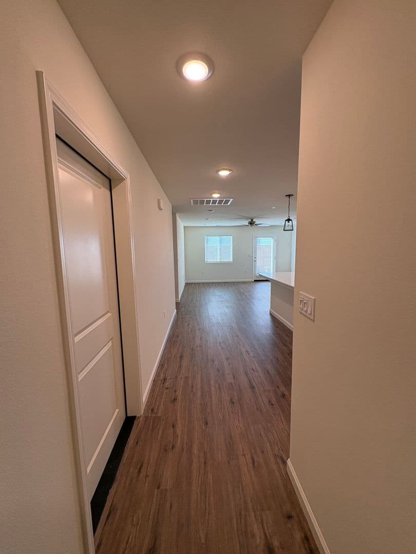 Visalia House: 30643 Marigold Road