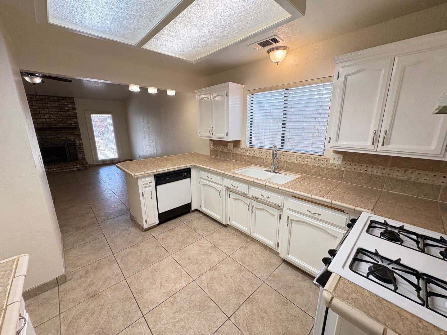 Visalia House: 1931 South Stevenson Ct