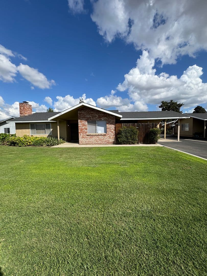 Visalia Apartment: 2724-2728 South Sallee Ct