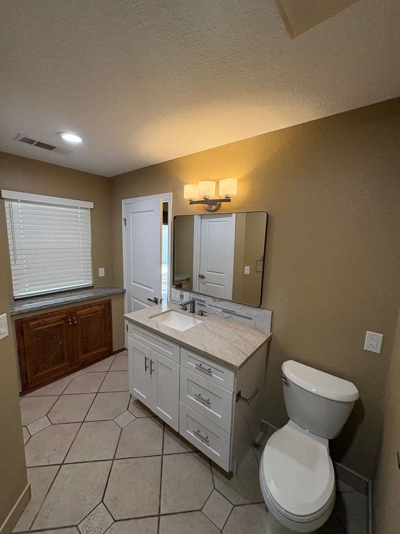 Visalia House: 2322 East Vassar Dr