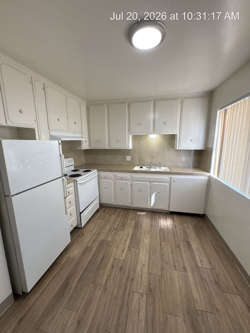 Visalia Apartment: 1418 S Crowe St