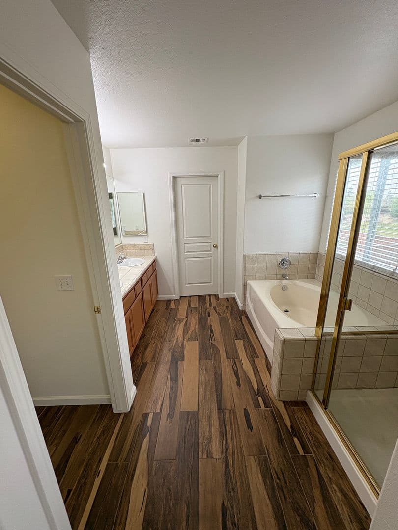 Visalia House: 5928 West Whitley Ave