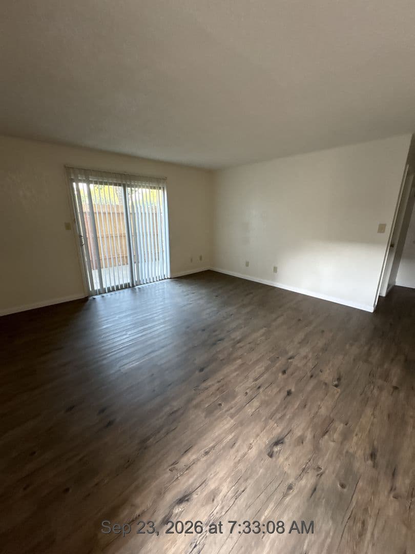 Visalia Apartment: 1300-1446 West Elowin Ave