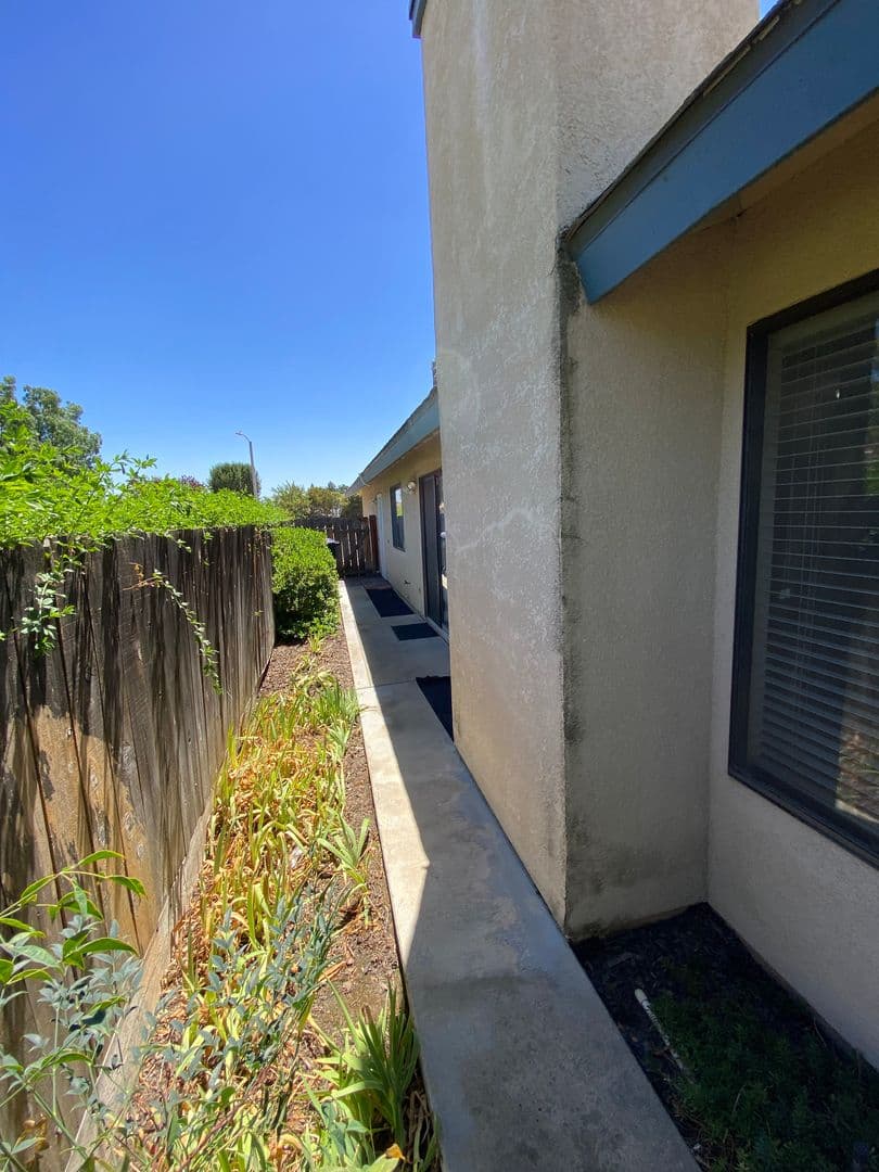 Visalia House: 1348 East Ferguson Court