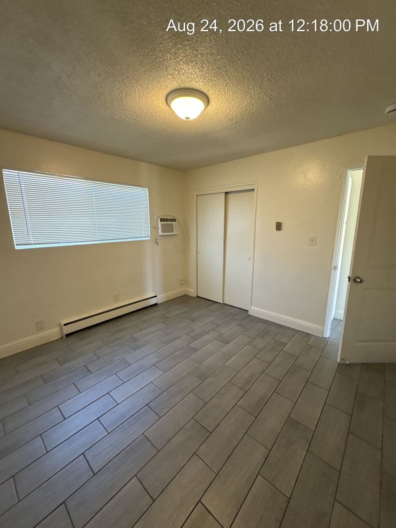 Tulare Apartment: 340-352 S Blackstone St