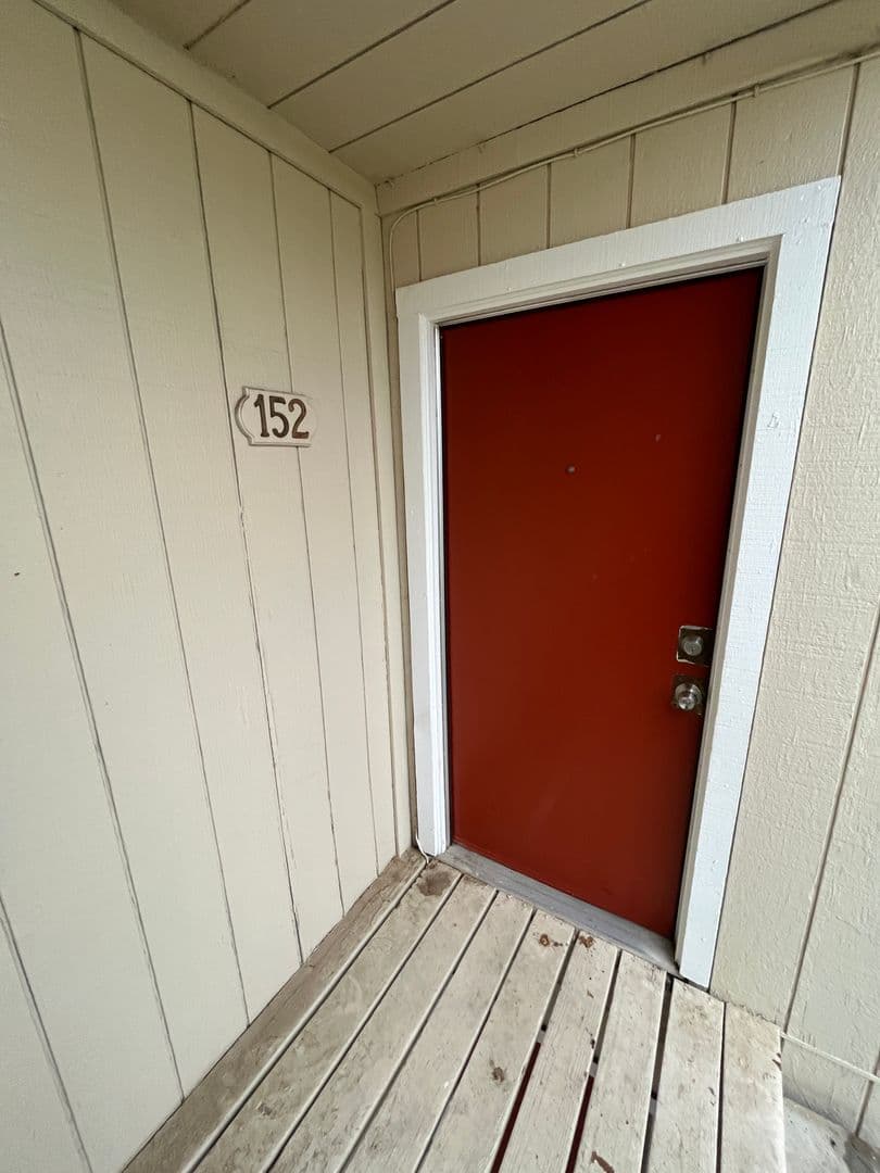 Porterville Apartment: 1704 W Olive Ave