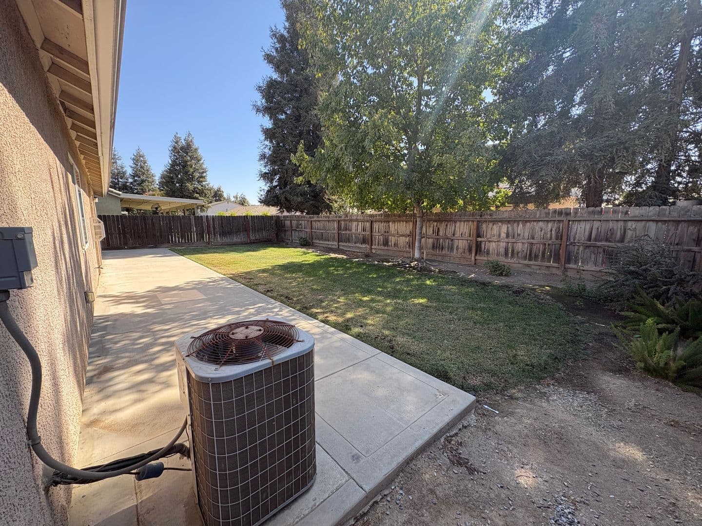 Visalia House: 2967 West Jerome Ave