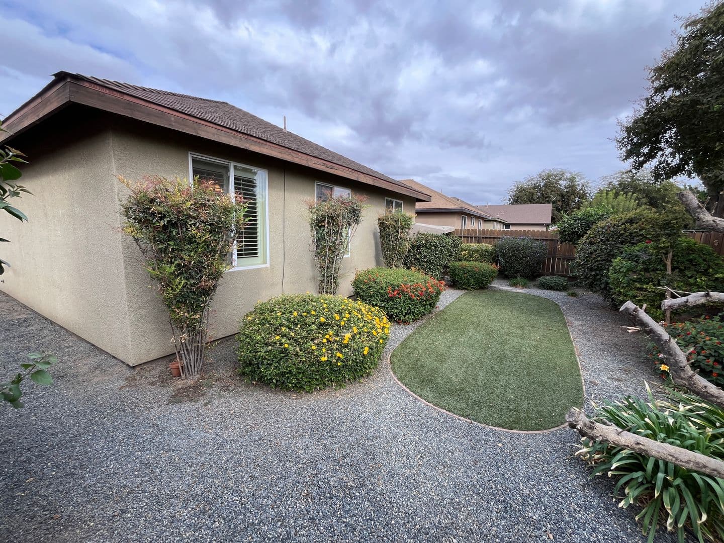 Porterville House: 2139 W Clare Ave