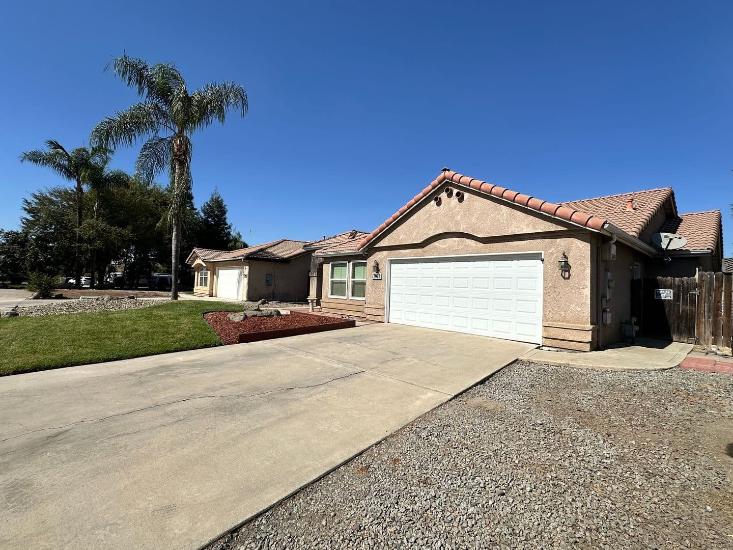 Visalia House: 1908 East College Ave