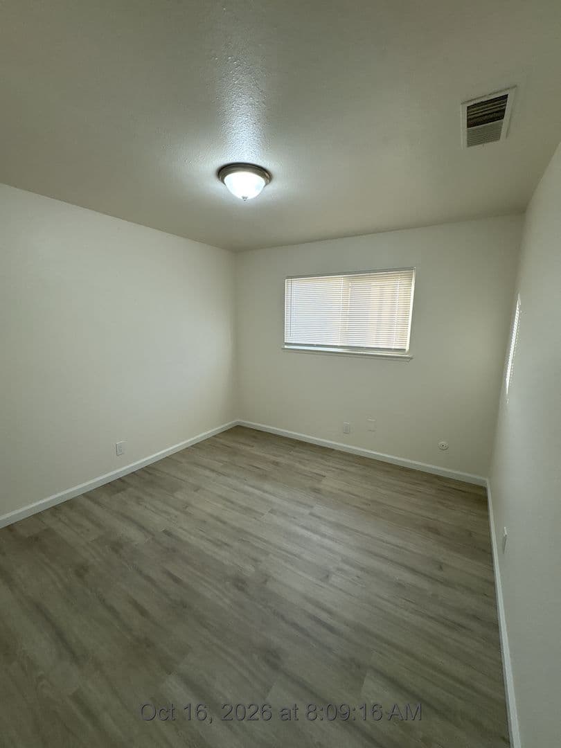 Visalia Apartment: 816 West Murray Avenue