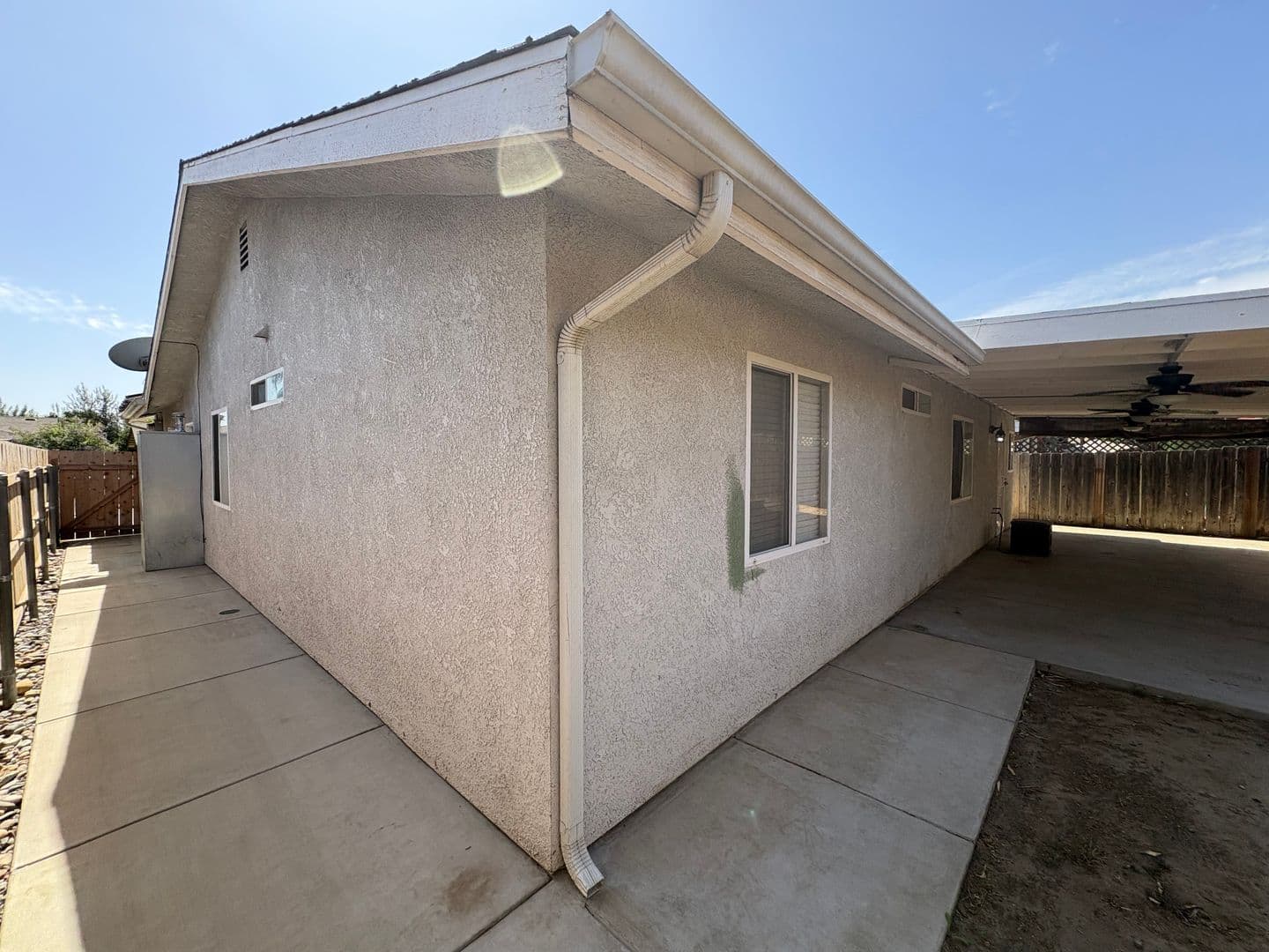 Visalia House: 744 West Buena Vista Ave