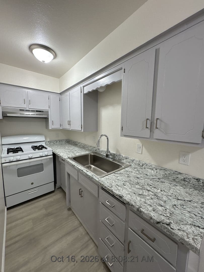 Visalia Apartment: 816 West Murray Avenue