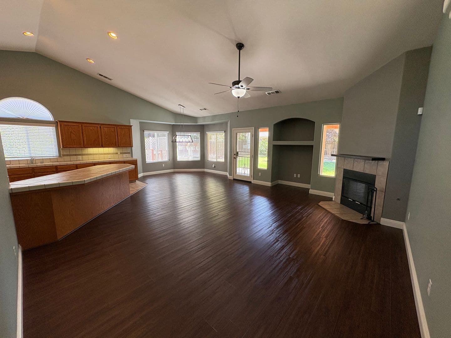 Visalia House: 2643 West Oakridge Ave