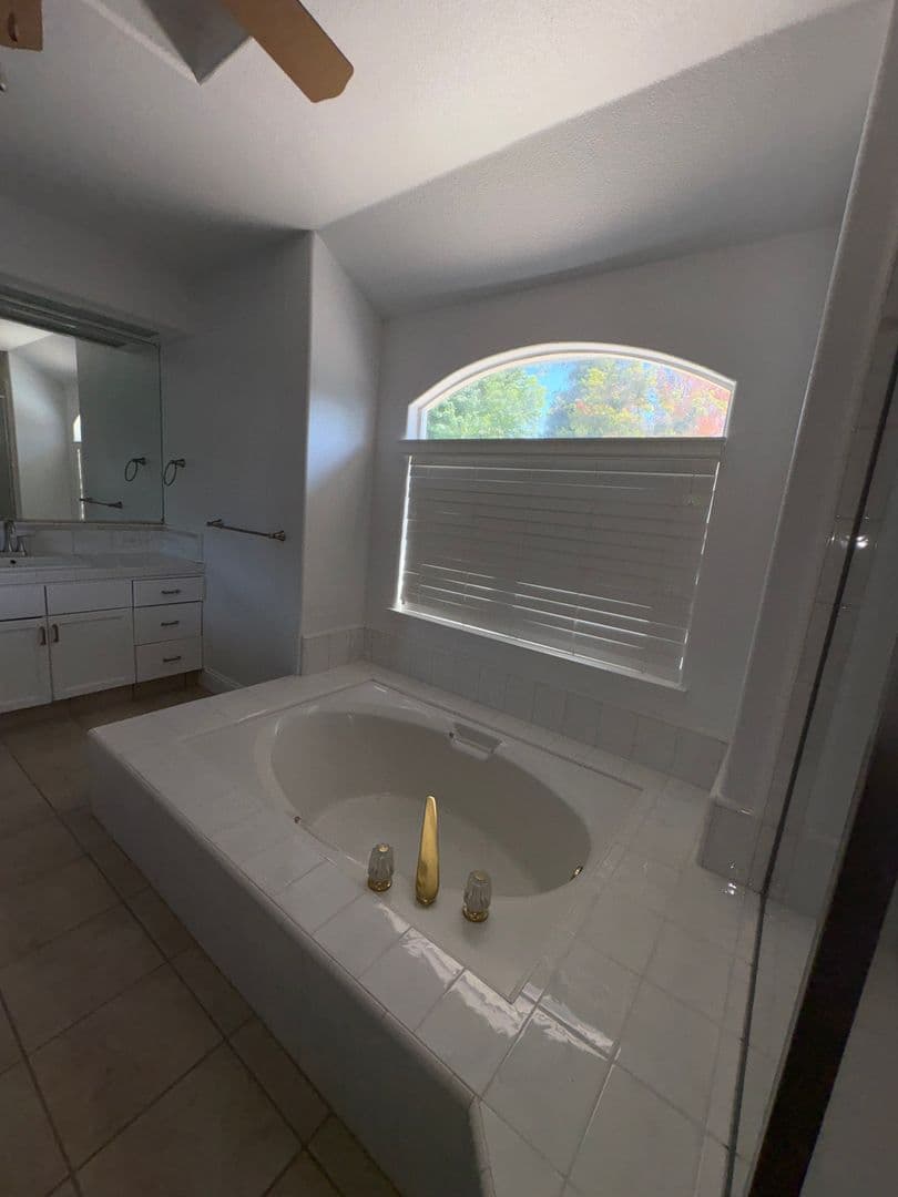 Clovis House: 3227 Jasmine Ave