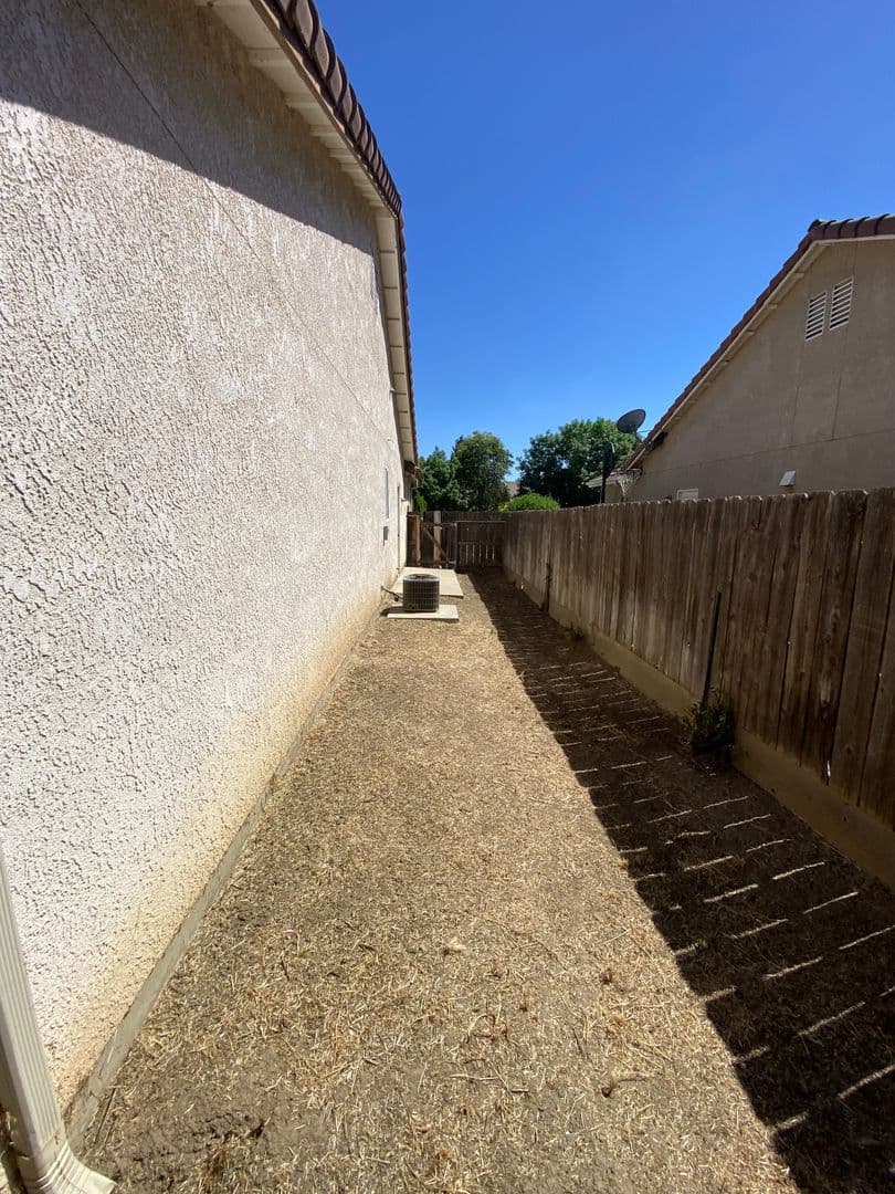 Visalia House: 3848 East Oak Avenue