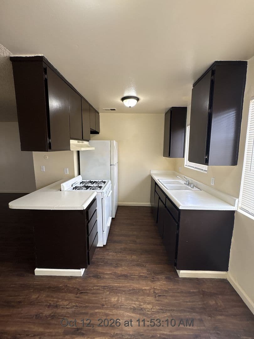 Visalia Apartment: 615 S Demaree St
