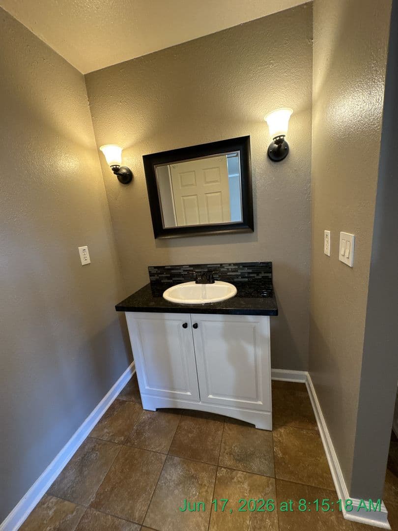 Visalia House: 2601 S Kloth Dr