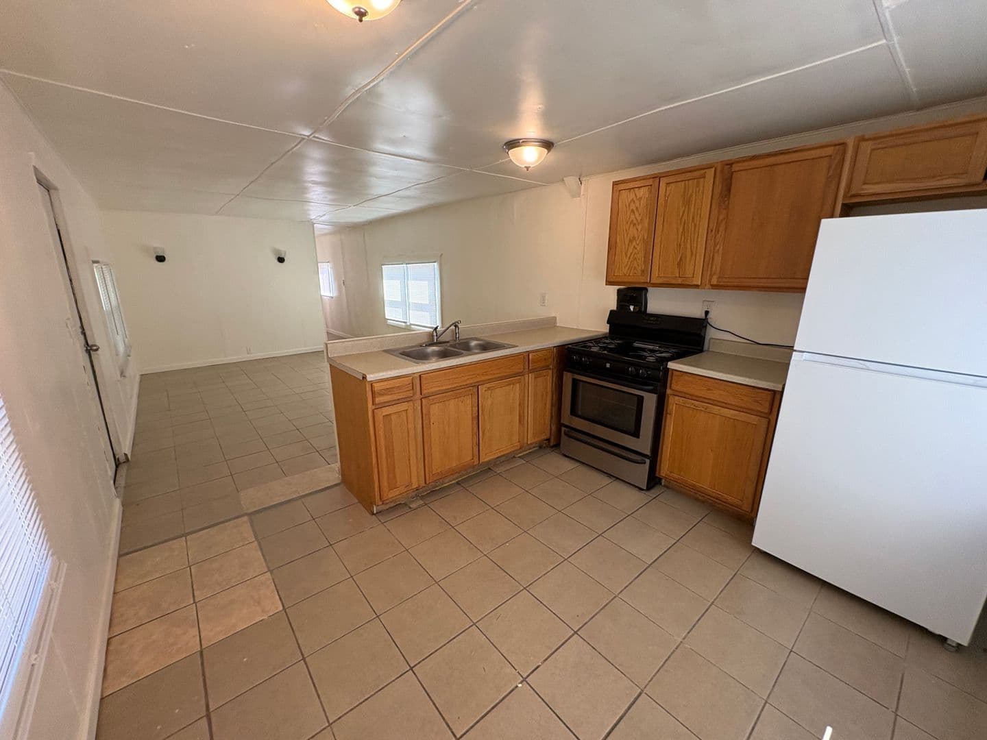 Dinuba Apartment: 581 East Yale Ave