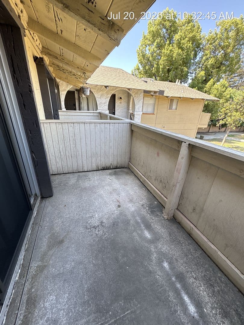 Visalia Apartment: 1418 S Crowe St