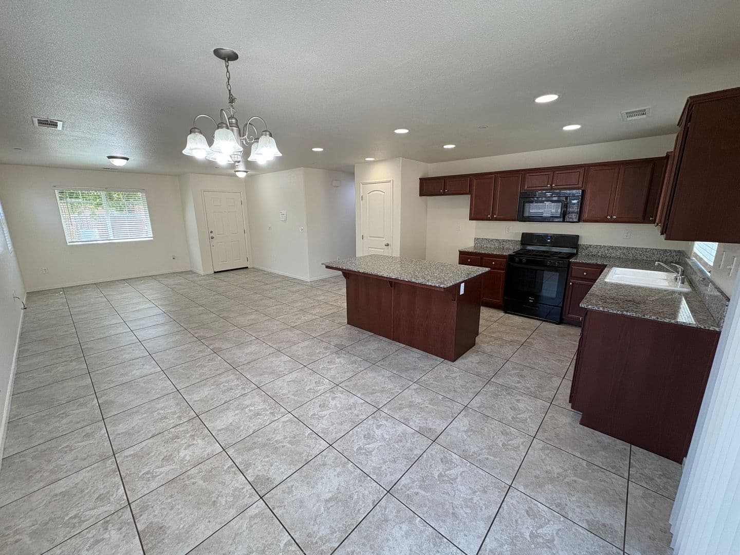 Tulare House: 2314 Cape Canyon Avenue