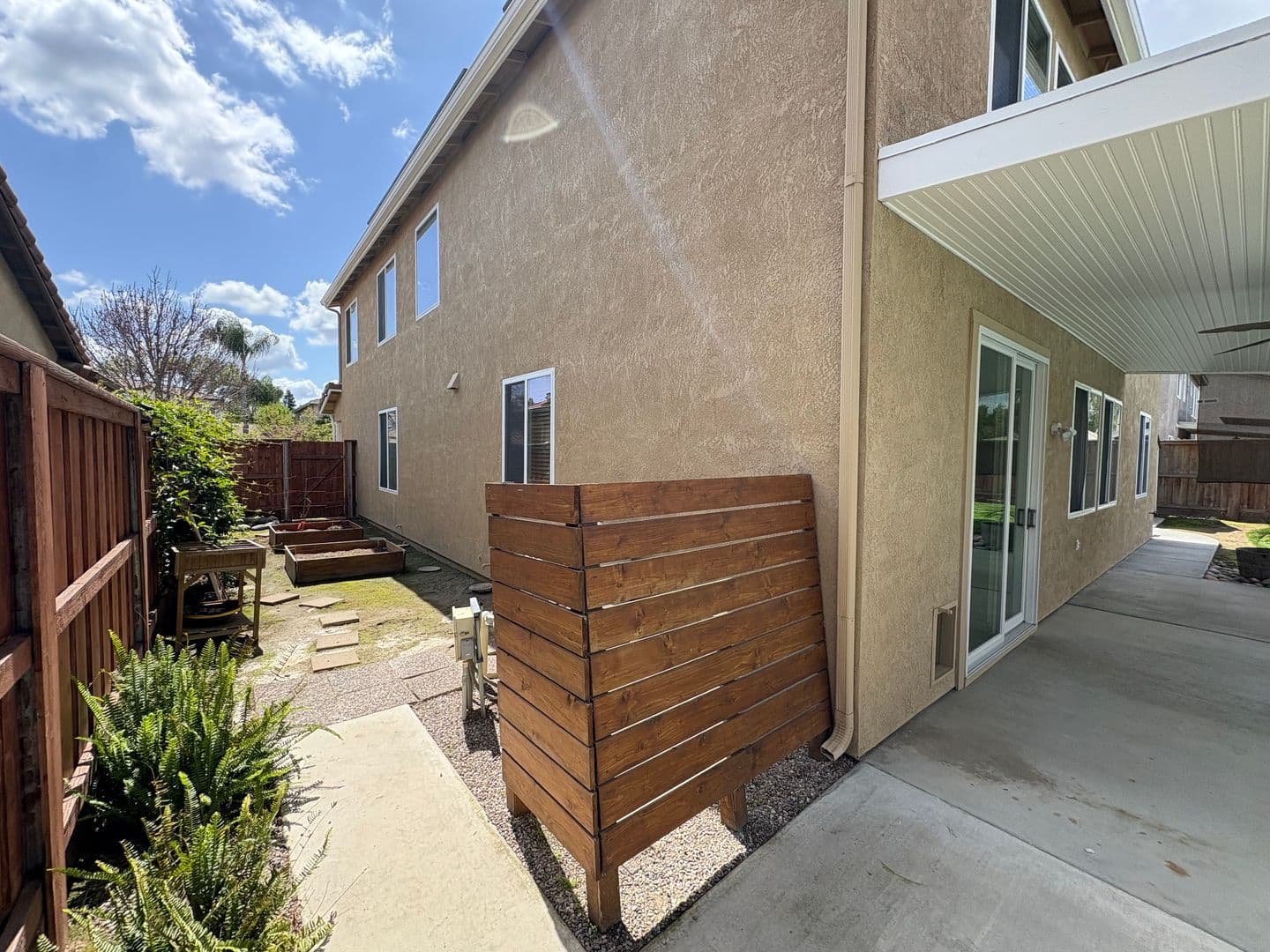 Visalia House: 5928 West Whitley Ave