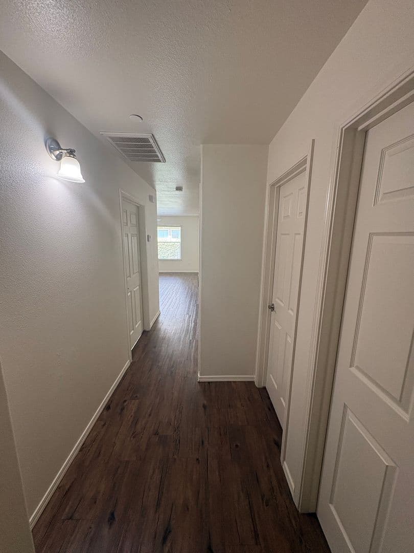 Tulare House: 2109 Bella Oaks Drive