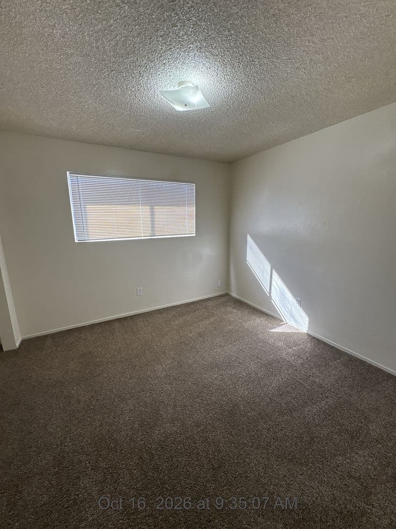 Visalia Apartment: 615 S Demaree St