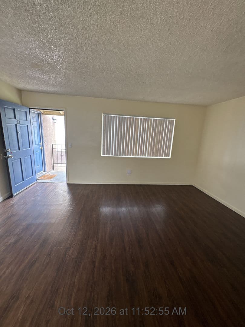 Visalia Apartment: 615 S Demaree St
