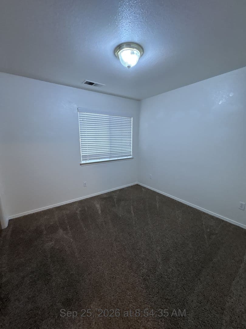 Visalia Apartment: 2615-2621 S Maselli
