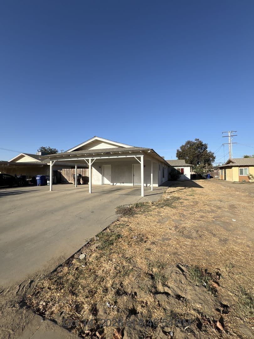 Hanford Apartment: 2002-2004 Parker Place