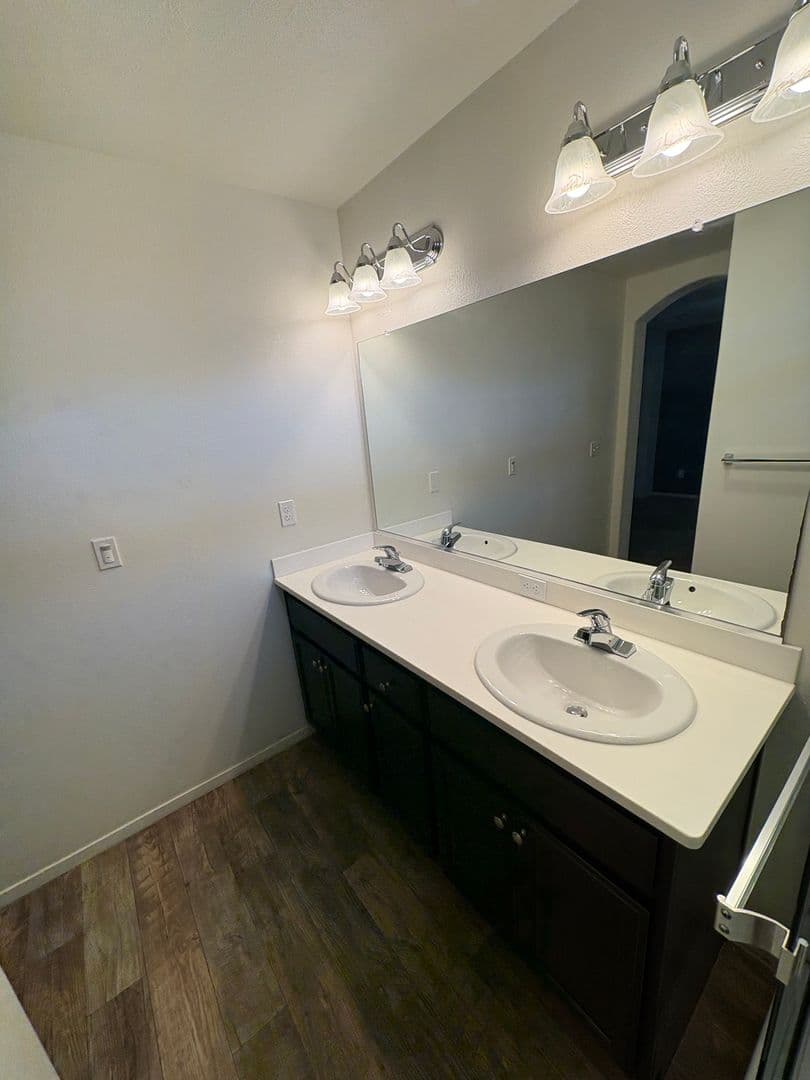 Visalia House: 2113 North Highland Street