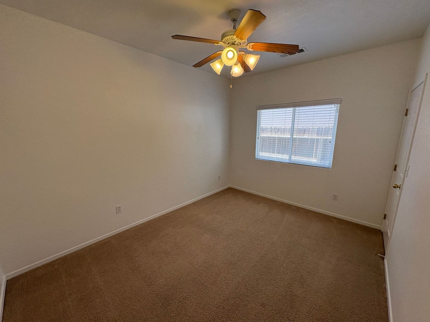 Visalia House: 2643 West Oakridge Ave