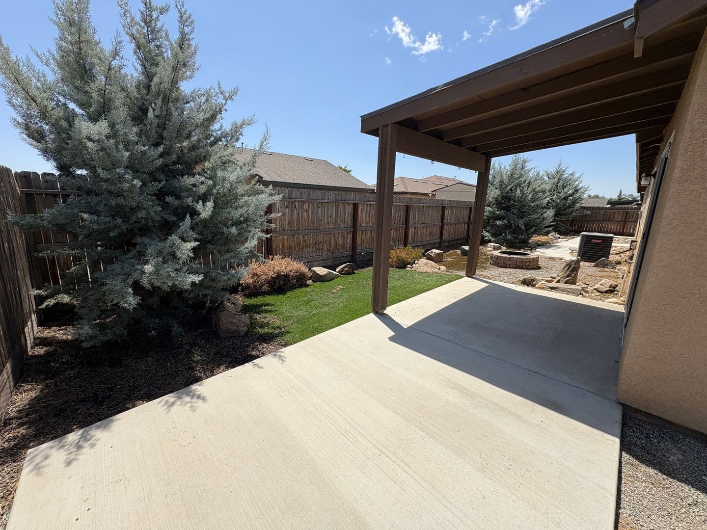 Visalia House: 2113 North Highland Street
