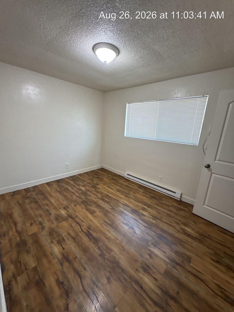 Tulare Apartment: 340-352 S Blackstone St