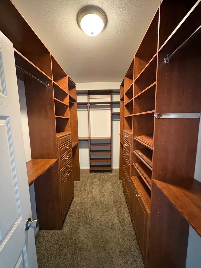 Hanford House: 540 West Birch Ct
