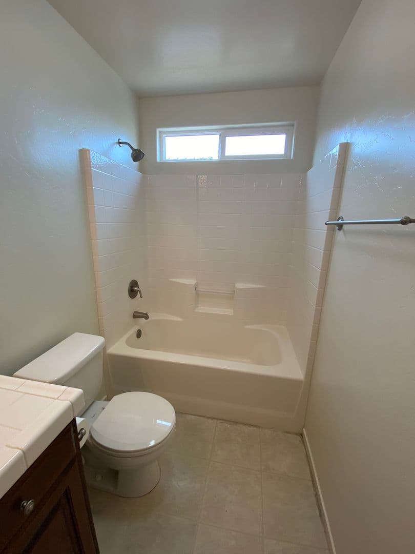 Visalia House: 1025 West Reese Ct