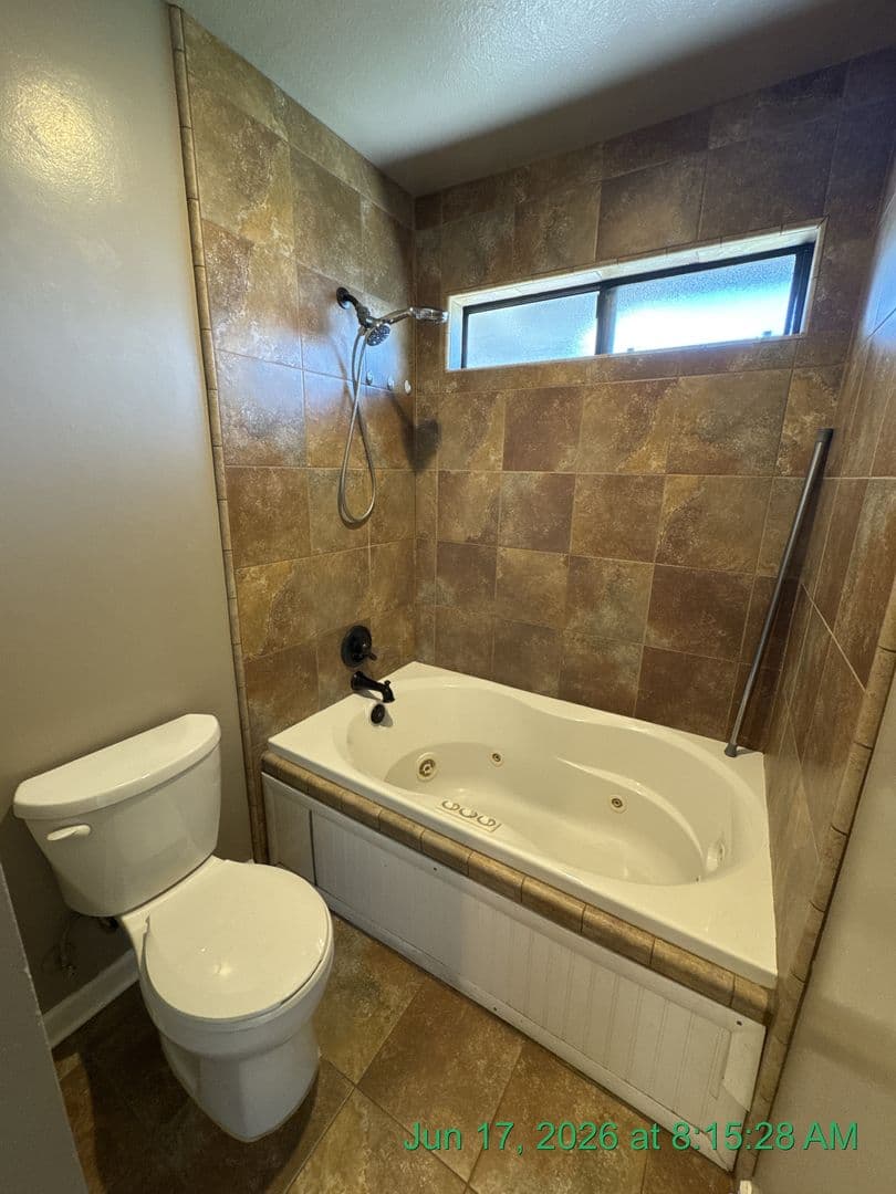 Visalia House: 2601 S Kloth Dr