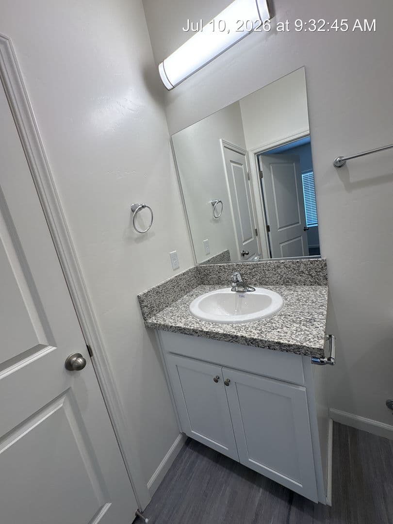 Visalia Apartment: 711-747 S Pinkham