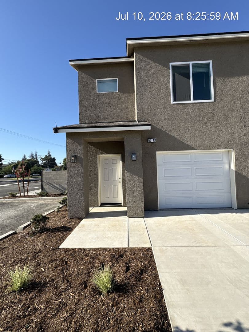 Visalia Apartment: 711-747 S Pinkham