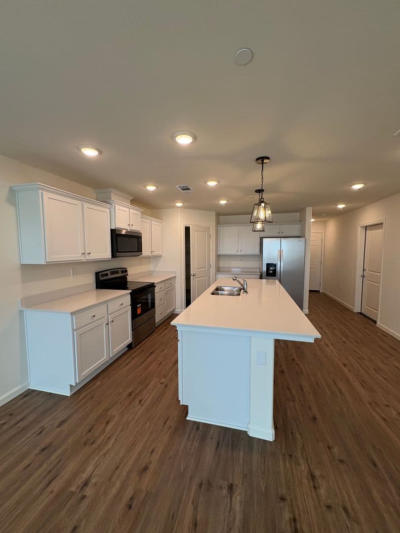 Visalia House: 30643 Marigold Road