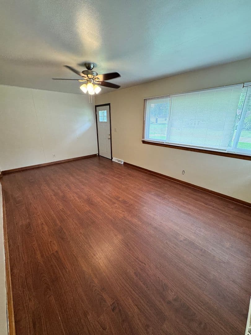 Warren House: 4409 Sunnybrook Drive SE